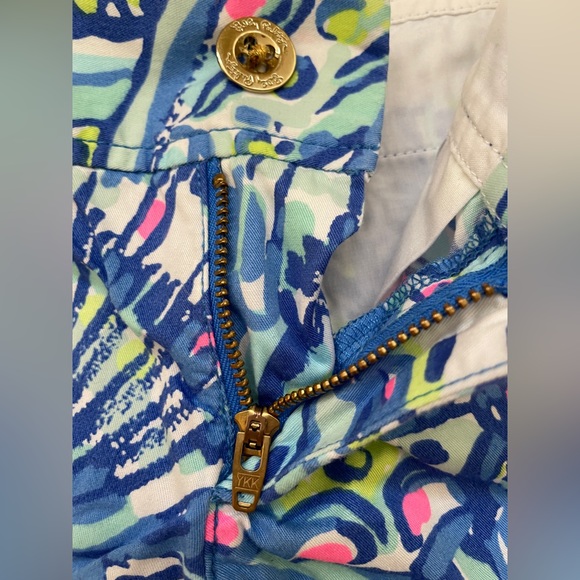 Lilly Pulitzer shorts size 00. Pockets in the front and back. Great condition. - Picture 5 of 5